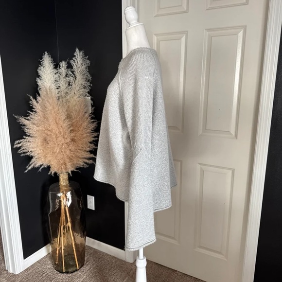 Free People Lovely Lines Bell Sleeve Sweater in Grey
size Medium Oversized - Picture 9 of 12